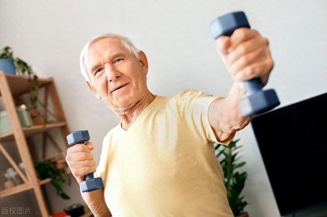 “经常运动”被推翻？医生建议：过了57岁，最好保持6个锻炼习惯