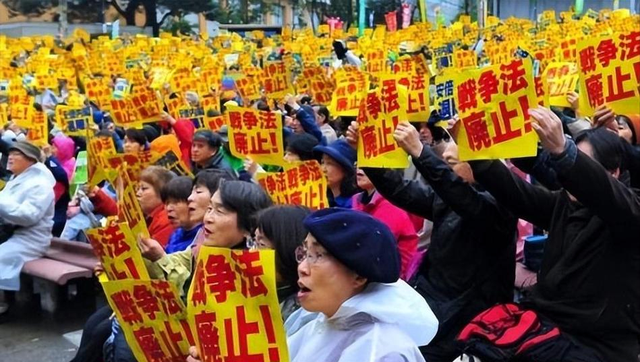 266：199！日本政坛“黑马”出现，对华态度有意思，高市掩面痛哭