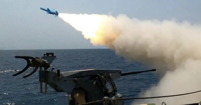 波斯湾不够长了，伊朗国产导弹射程破1375公里，美军也要抖三抖