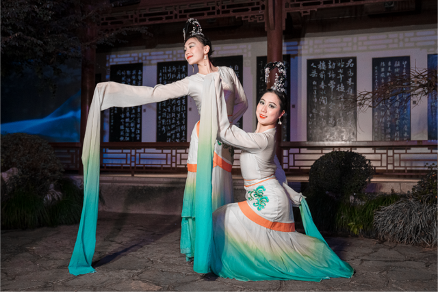 “夜上黄鹤楼”闪耀“我喜爱的湖北品牌”，荣膺银奖！