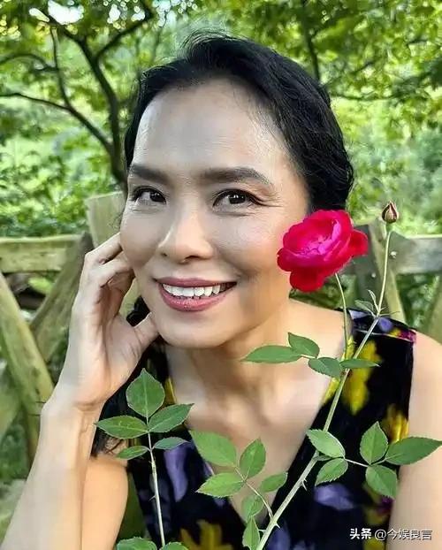 62岁韦唯现状：脊柱断裂已恢复，前夫已死，三个混血儿子回国相伴
