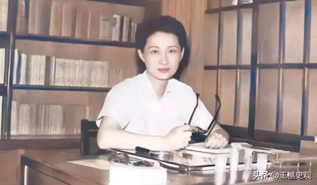 张学良痴迷一生的赵一荻有多美？16岁时在香山留影，美若天仙！