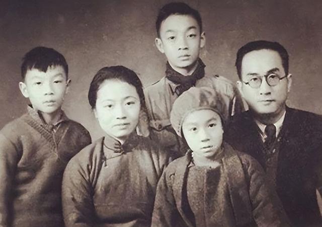 原副总理邹家华功勋卓著，他的两个兄妹是做什么的