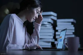 熬夜不伤身的秘诀！医生教你3个黄金休息法，缓解疲劳更安全图片