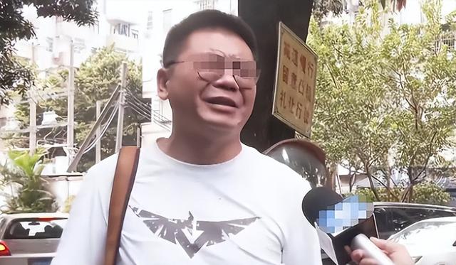 男子回家发现窗外被恶邻装了4台空调，邻居：敢拆就闹个鸡犬不宁