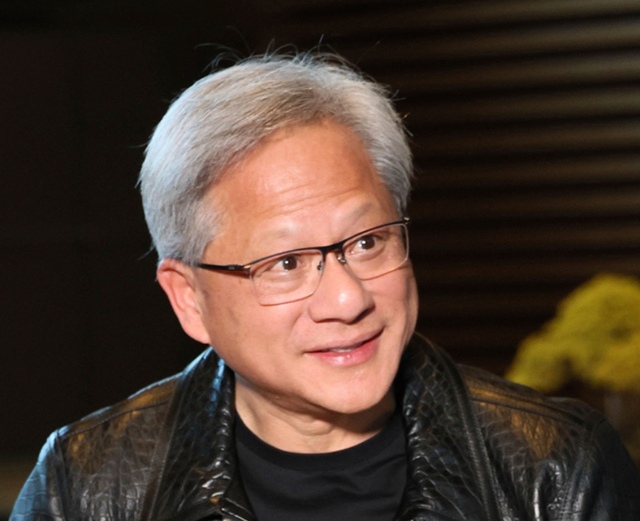 英伟达被曝与白宫换证内幕，只为锁死中方芯片，禁售就等一句话了