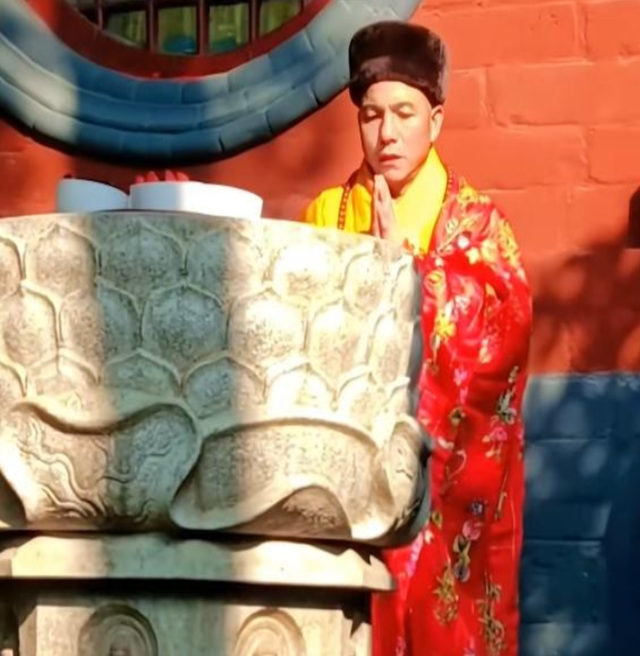 少林寺官宣新主持不到1天，恶心一幕出现，遭网友质疑，理由一致