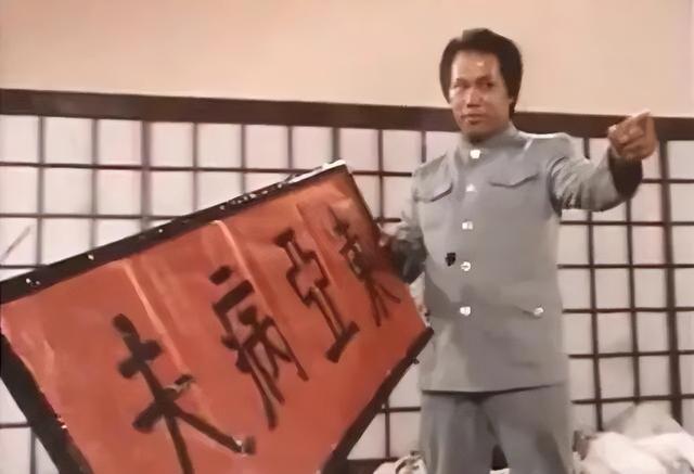 林凤娇也没想到，成龙竟在梁小龙去世后，因一特殊举动扭转了口碑