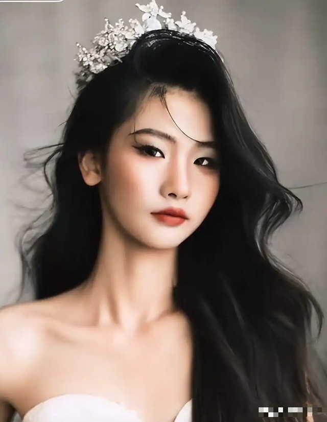垃圾堆走出的超模！19岁女孩帮男友爸爸捡废品被挖掘，身高181cm