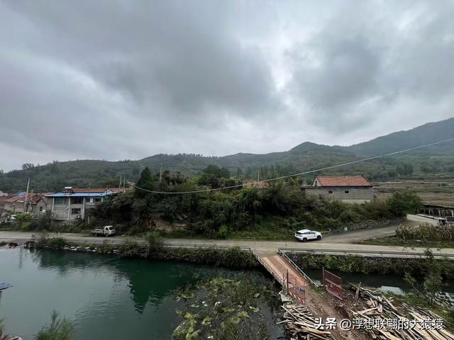 淄川有座小山西边的“山西村”，村里有座借助洞窟修建的“洞庙”