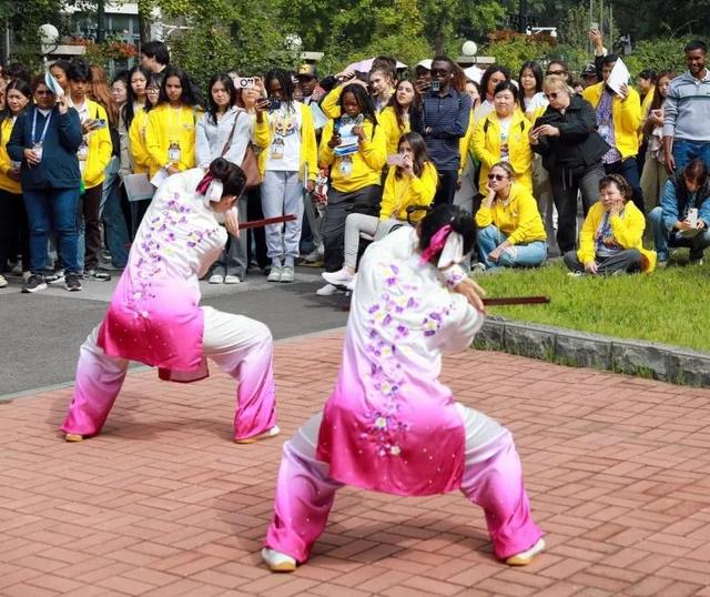 【寻迹·津沽】“汉语桥”选手漫步五大道领略万国风光 于非遗中体悟传统文化