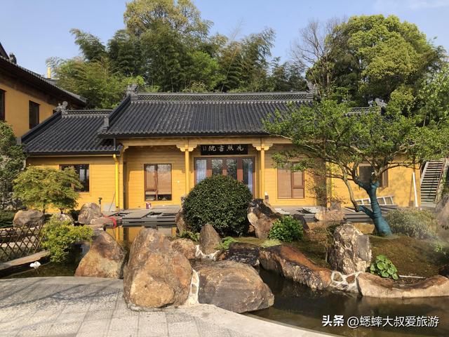 想看一场唯美日落吗？来杭州“山顶古刹”吧，自驾可达，免费惊艳