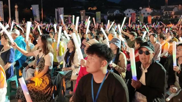 【圣境甘南 心灵之旅】冶力关之夜群星音乐嘉年华奏响文旅融合新乐章