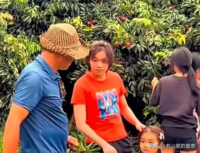 宣布复出不到一周，全红婵罕见出席挂牌仪式，身材基本已恢复如初