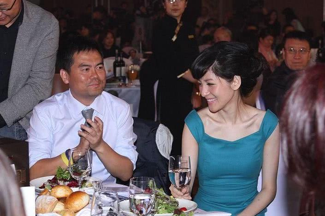 傍大款，当小三，私生活混乱！难怪16年过去，阔太们还在防着她