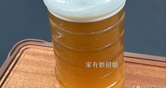 把蜂蜜瓶子倒过来，假蜂蜜立马现原形，以后再也不怕买到假蜂蜜！