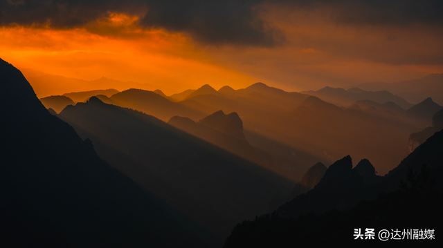 错过等一年！巴山大峡谷秋色刚开场，彩林已美成仙境！