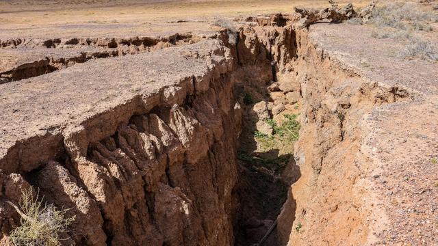 历史性突破：监控摄像头首次记录地震断层实时滑动