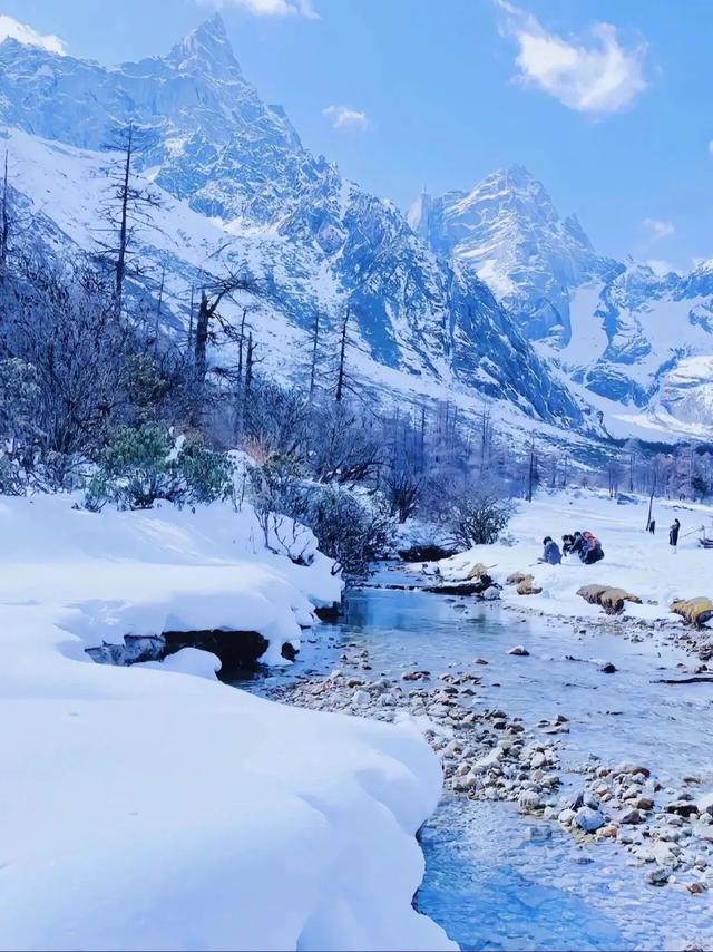 逃离钢铁森林！川西冬季冰雪秘境全攻略，治愈灵魂的终极指南
