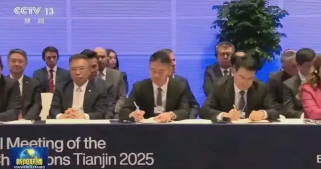 一出手就是百亿收购，刘强东忙个不停