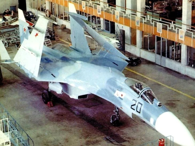 中国在超级大国垮台前，购入顶级战机，抓住了赶美超俄的契机