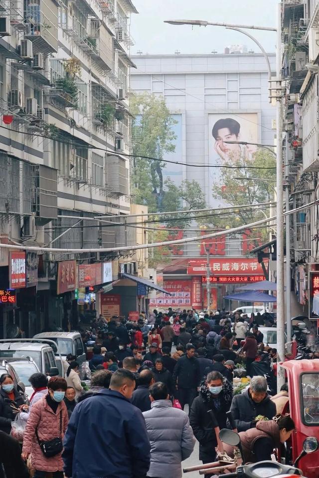 烟火漫石泉，山水寄长情