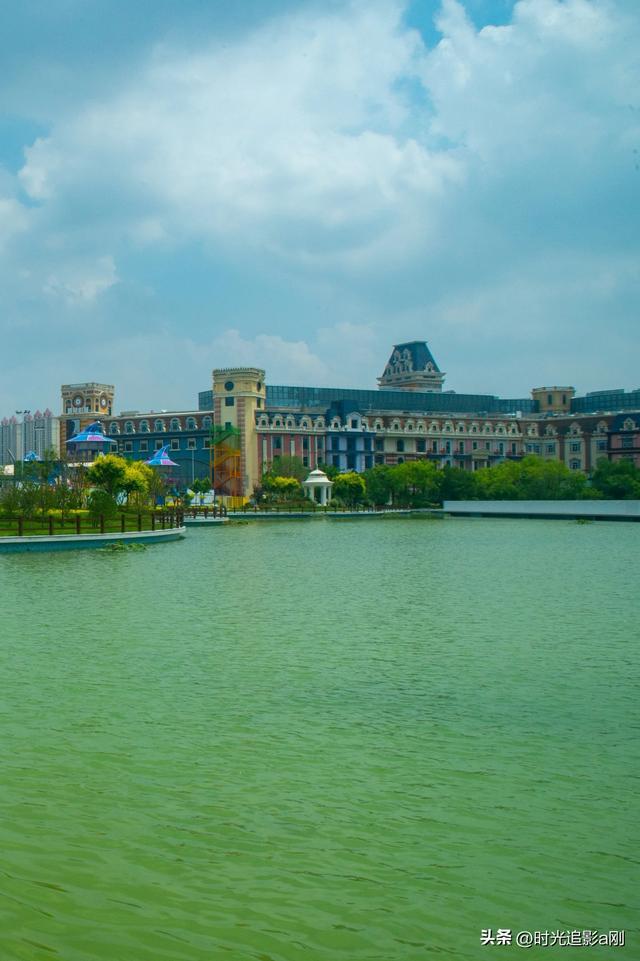北国未来城沿湖一步一景，迈向生活的自在！
