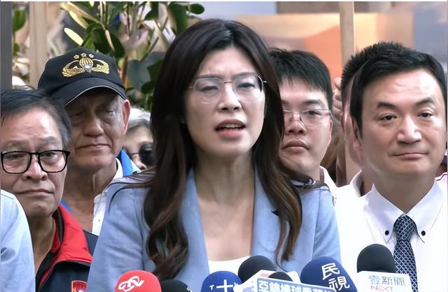 选举在即	，郑丽文在“九二共识”后加了四个字，不是“一中各表”