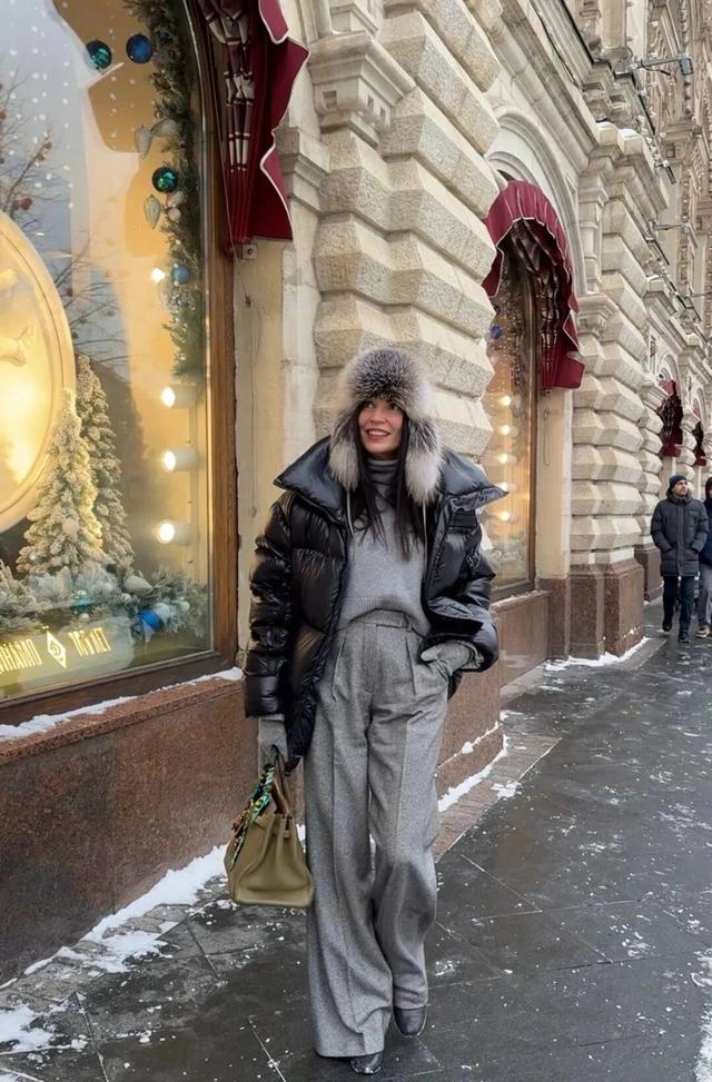 冬天穿件灰色系衣服既显高级又实用！