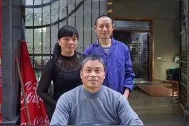 女子带前夫改嫁16年，三个人住在同一屋檐下，两任丈夫成了好兄弟图片