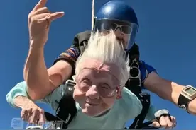 美国104岁奶奶高空跳伞，数日后安详去世图片