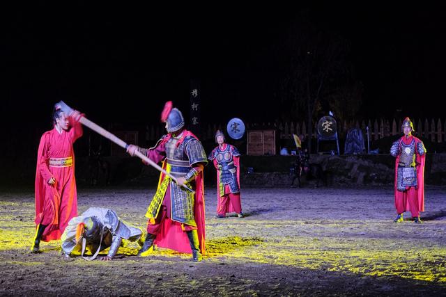 泰安泰山石敢当景区，夜色下精彩无限，来一场沉浸式神话解读之旅