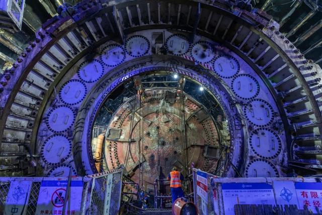 绝境逢生：长江底下的“深海救援”如何改写工程教科书