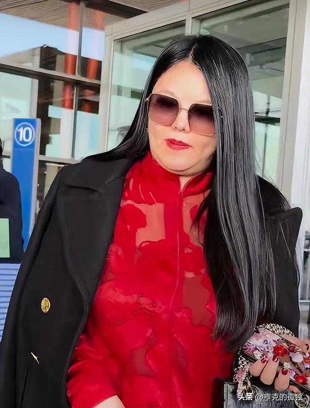 李湘全网被禁关	，经常炫富生活奢靡，常年定居英国，前夫已经被抓