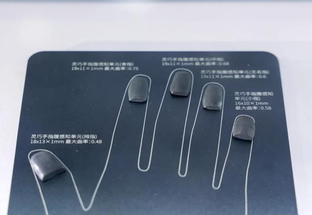 “厂牌”成都！蓉城机器人军团“出征”世界机器人大会，硬核科技产品首发！