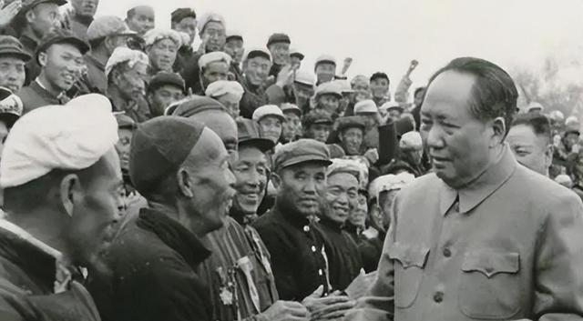 为什么毛泽东不允许英雄纪念碑碑文中提及“中国共产党”？
