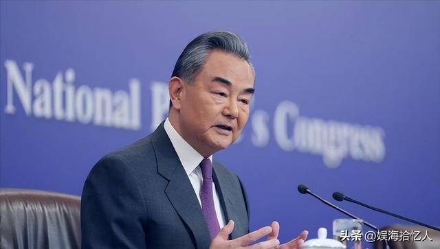 成例外？李在明拒绝出席中国阅兵，王毅挂断电话，留给韩国三连问