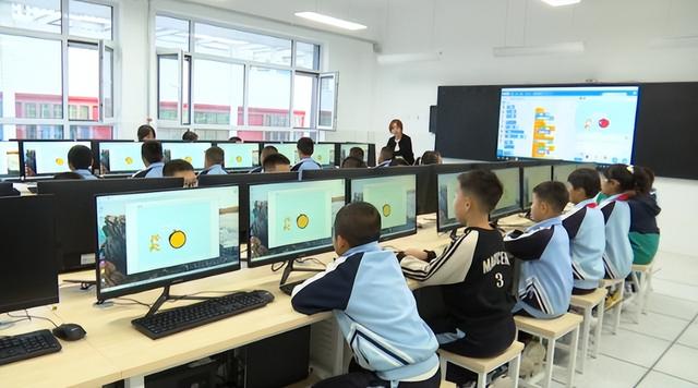 合水县三里店小学：AI赋能课堂与社团 以技术撬动学生全面发展