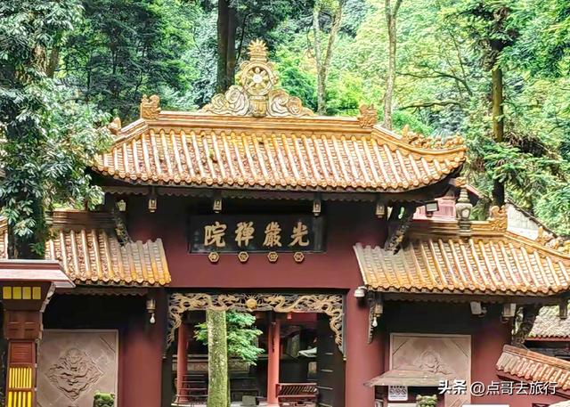 成都周边可乘凉的寺庙，占据绝对优势，25度左右的夏天，不要门票