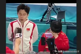 赛后王楚钦流泪自责，对不住孙颖莎，两人拥抱后冲刺决赛图片