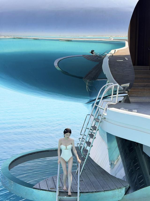 潘敏太喜欢穿比基尼了，主要是身材真迷人