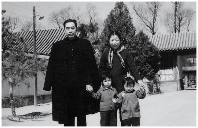 原国务院总理李鹏坦言：外界传闻我是周总理养子的说法，并不确切