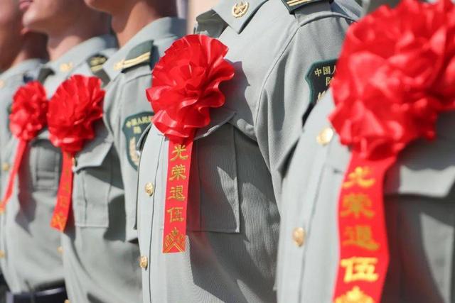 68岁保洁被游客群殴后续！伤情曝光是退伍老兵，警方介入网友炸锅