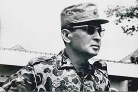 1998年印尼排华事件始末，男性遭屠杀，女性下体插木棒图片
