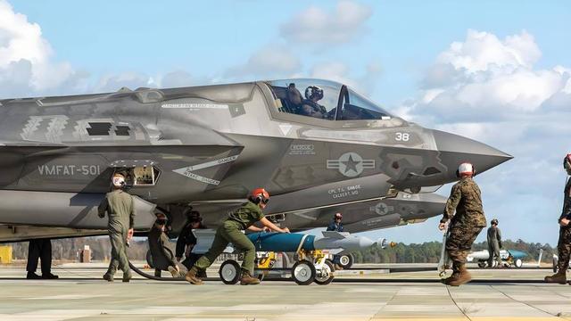 后悔也晚了！大批F-35逼到家门口，委内瑞拉却发现歼10C还未到位