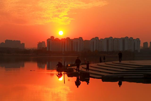 柘城容湖：半城烟火浸在落日橙红里