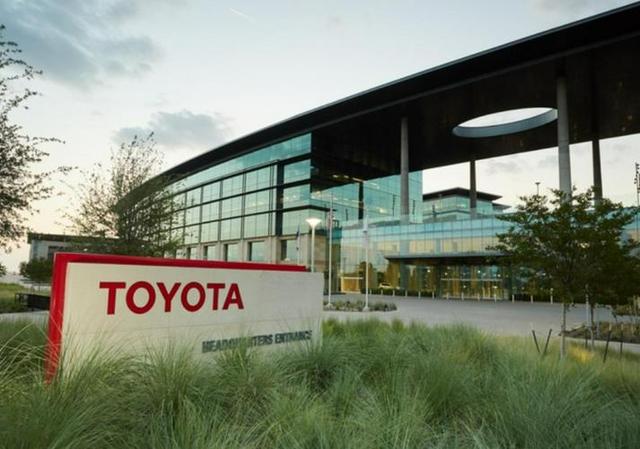 美国车市变天！纯电不香了，丰田混动卖疯，特斯拉充电桩成摆设