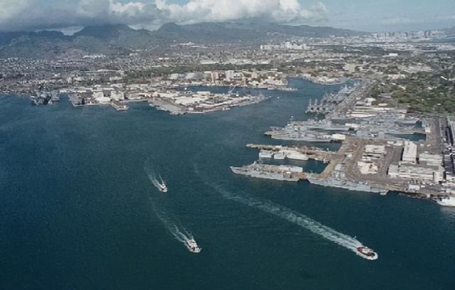 开战将近！中国周边集合，8架加油机连夜升空，再现 B - 2 轰炸伊朗