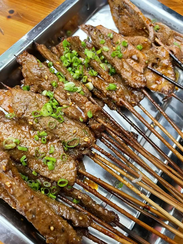 致谢师恩，踏秋出游！黑竹沟景区祝所有教师节日快乐！