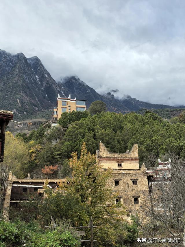 喀什经317到成都，色达县-都江堰，甲居藏寨、理小路、桃坪羌寨